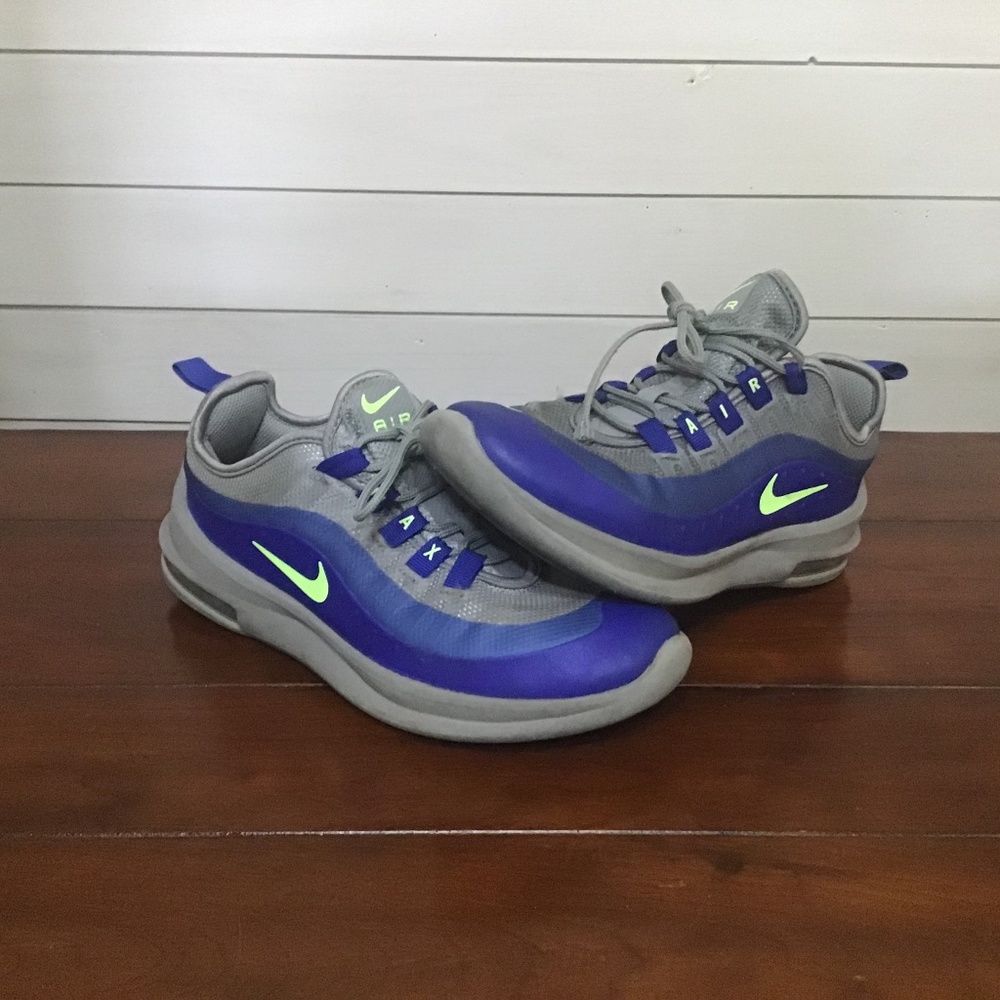 Nike Air youth Sneaker Size 5 #00194496018585